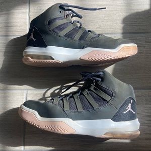 NIKE JORDAN MAX GS Aura Basketball Shoes